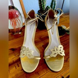 Banana Republic Gold laser cut flower platforms